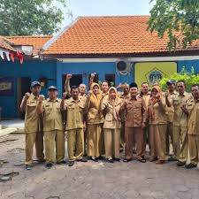 Suwandi, Kepala Desa taat ibadat Namun Tetap Melaksanakan Tugas Dengan Penuh Tanggung Jawab