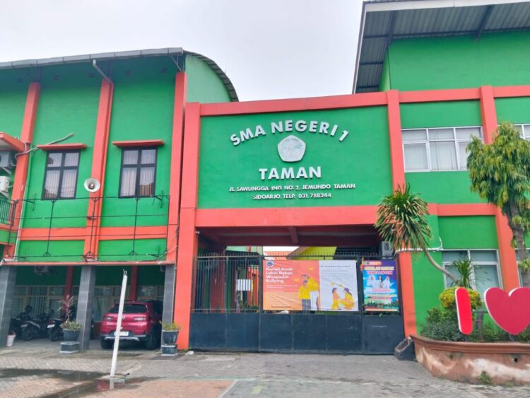 LSM GEMPAR SOROTI TRANSPARANSI SMA NEGERI 1 TAMAN